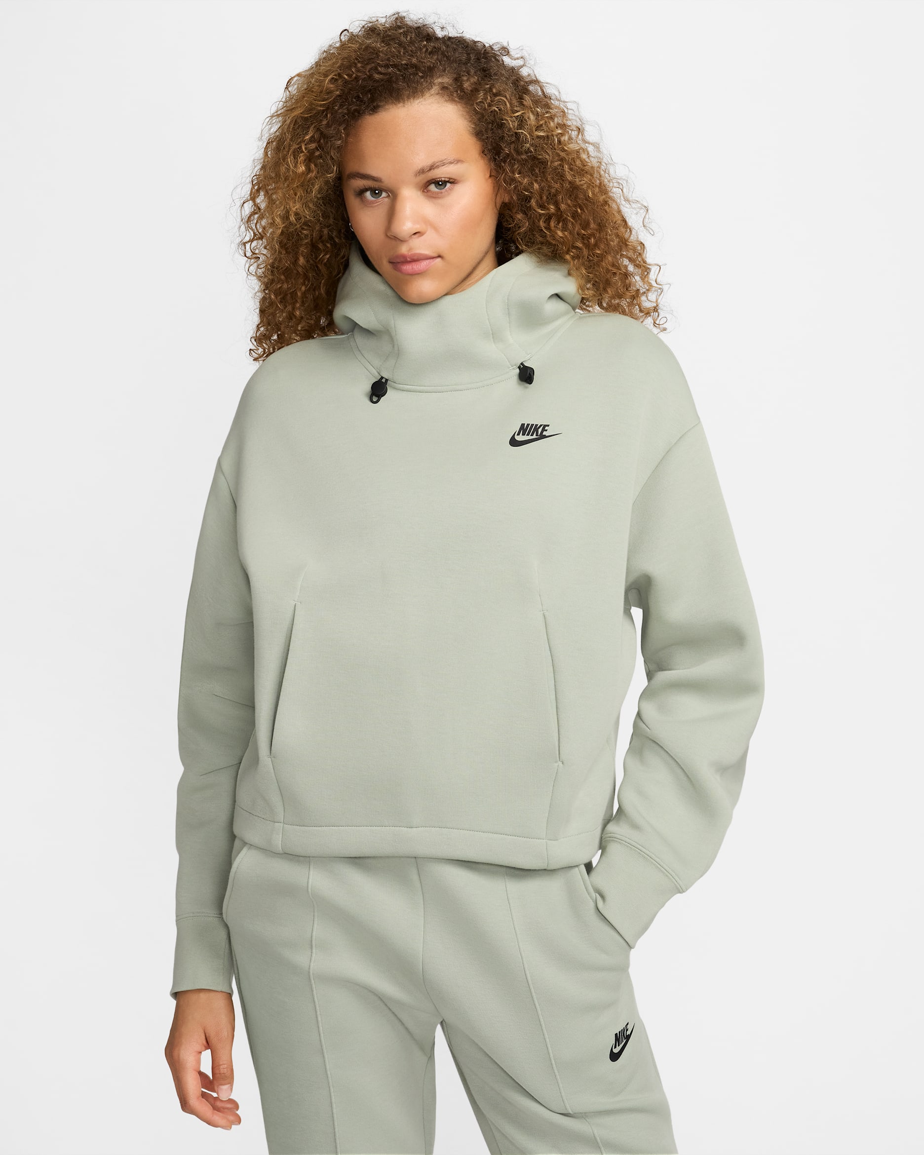 ナイキ スポーツウェア テック フリース ウィメンズ オーバーサイズド フーディ Nike Sportswear Tech Fleece Women's Oversized Hoodie. Nike.com